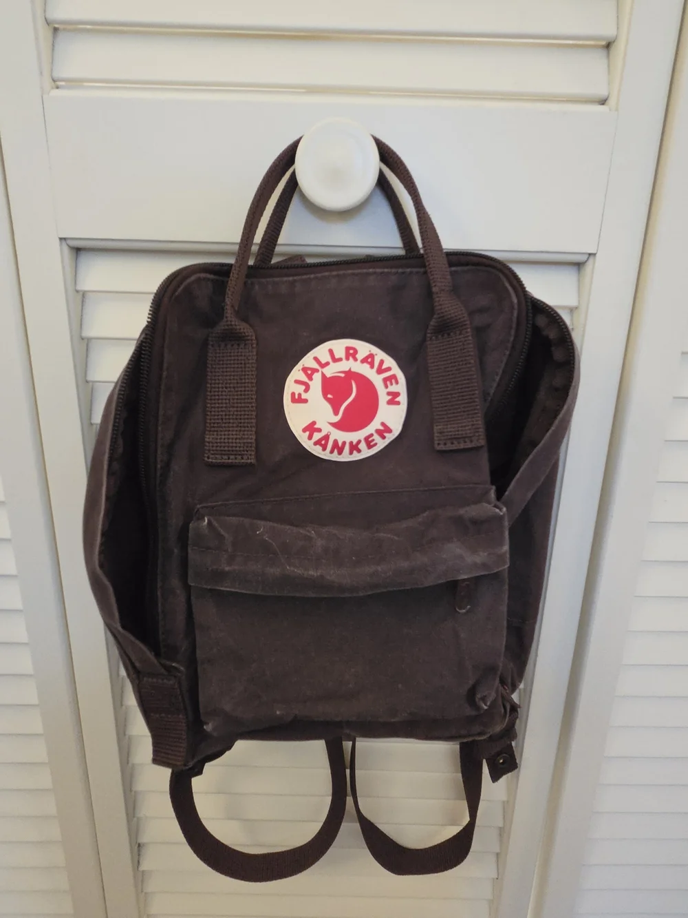 Kånken Mini Backpack in Dark BLACKBERRY Burgandy
